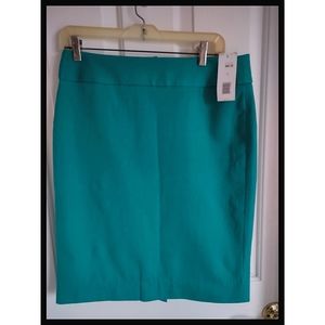 Banana Republic pencil skirt unworn. Size regular 10. Stretchy fabric.